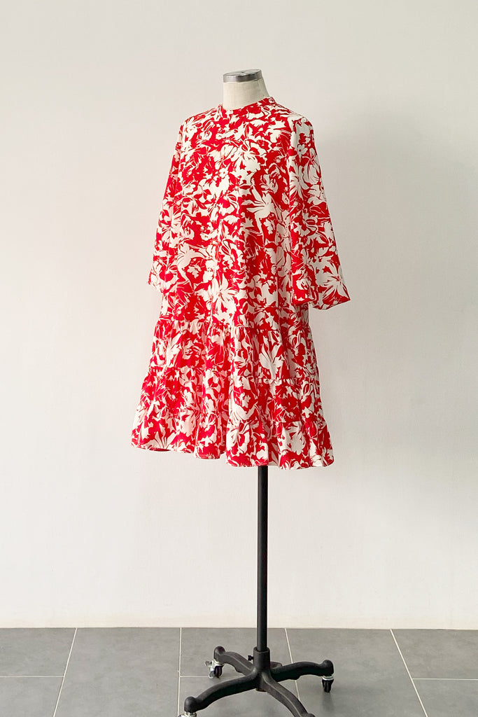 PRINTED TIERED DRESS IN RED