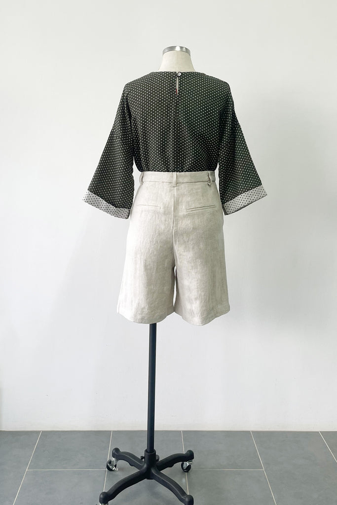 LINEN SHORTS IN NATURAL