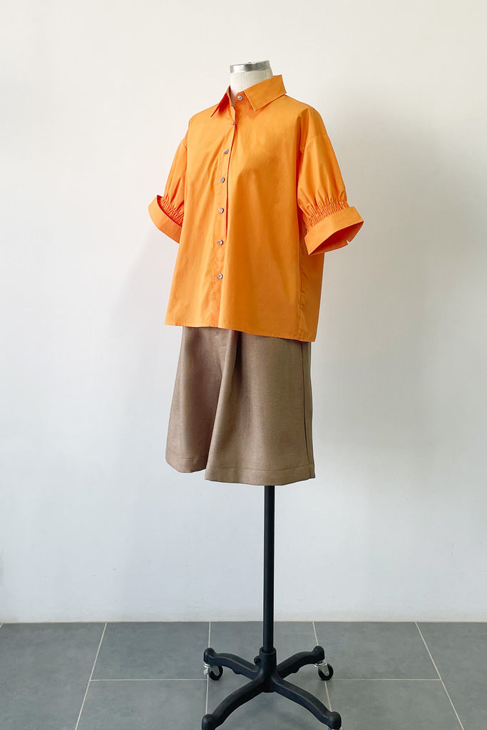 SMOCKING SHORT SLEEVES SHIRT IN BURNT ORANGE