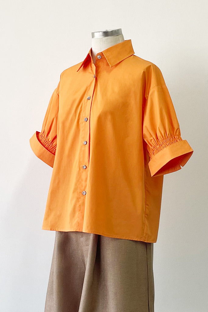 SMOCKING SHORT SLEEVES SHIRT IN BURNT ORANGE