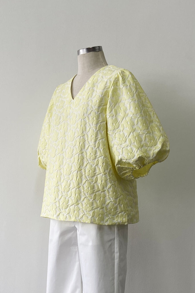 PUFFY BROCADE TOP IN YELLOW